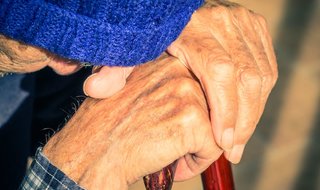 病床「10年後に1割削減」がなぜ可能と言えるのか。朝日一面に異議あり