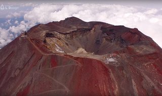 【世界初】富士山頂からドローンで4K空撮した映像が息を呑む美しさ