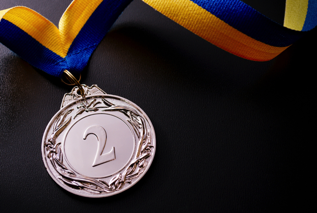 なぜ日本人選手は銀メダルで謝罪するのか? 悪しき習慣を上杉隆氏が斬る なぜ日本人選手は銀メダルで謝罪するのか? 悪しき習慣を上杉隆氏が斬る