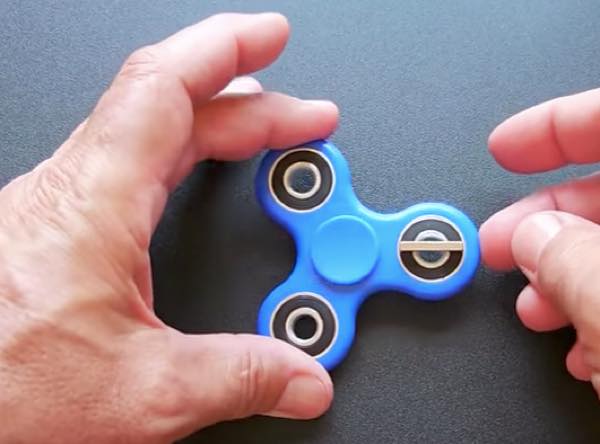 実験動画 磁石を使って ハンドスピナー を永久に回せるか Mag2 News Goo ニュース